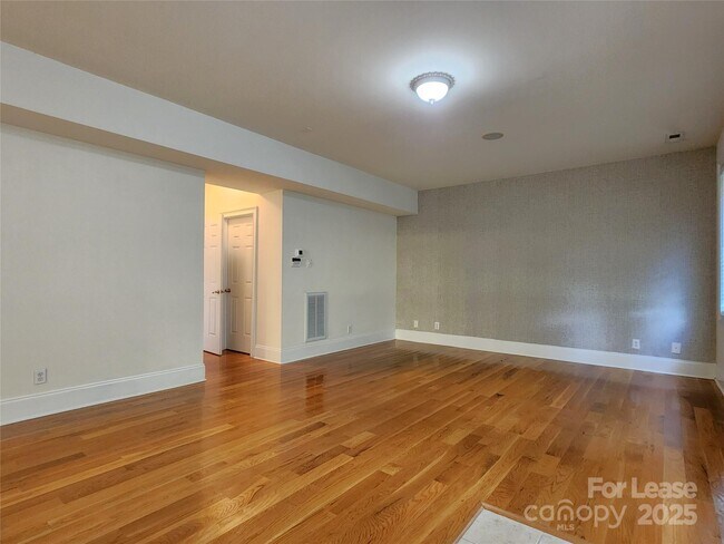 Building Photo - 5524 Strabane Dr