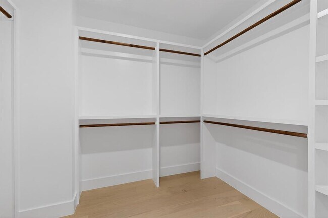Building Photo - 5018 Highland Ct