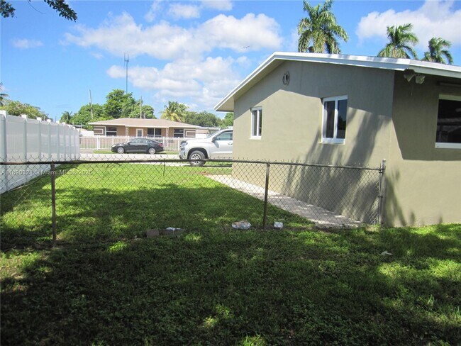 Building Photo - 3151 SW 37th Terrace