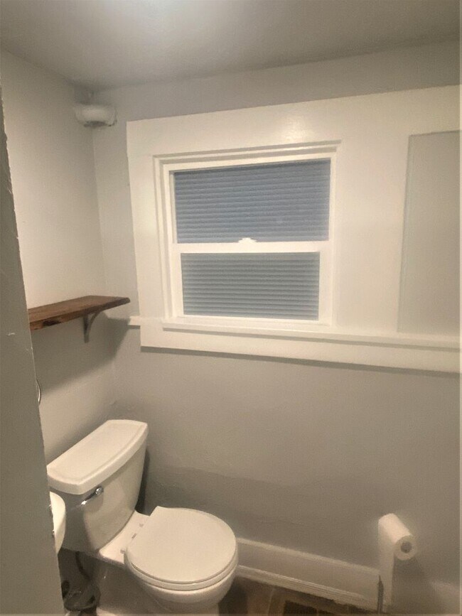 Building Photo - Newly Renovated Studio in Unbeatable Locat...