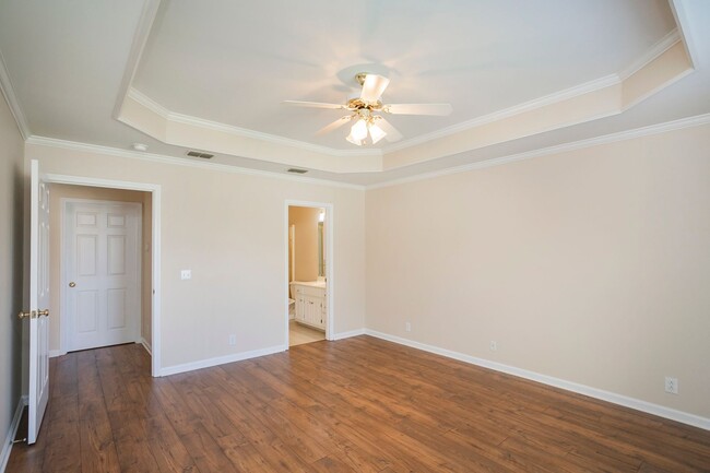 Building Photo - Lovely Townhome in Murfreesboro!