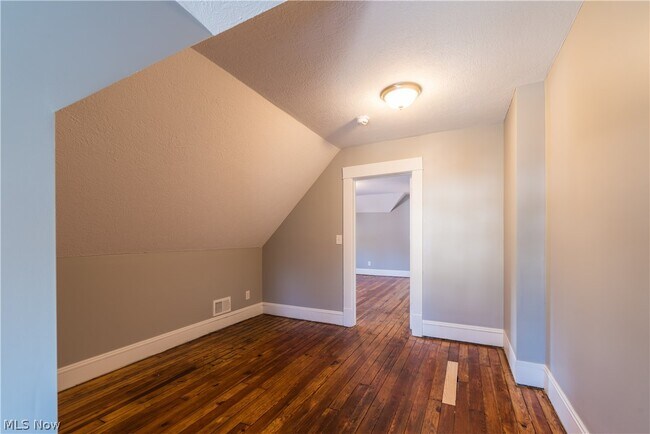 Building Photo - 2970 Edgehill Rd