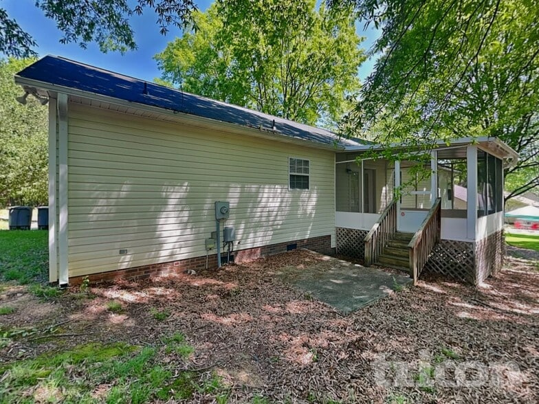 Building Photo - 1614 Barbara Ann Cir