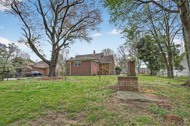 Building Photo - 506 Rocky Knoll Rd