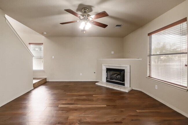 Building Photo - 1036 Doras Dr