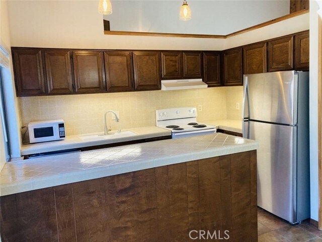 Building Photo - 27657 Peninsula Dr