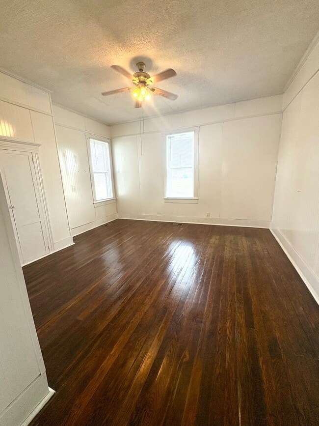 Building Photo - 595 N Washington St