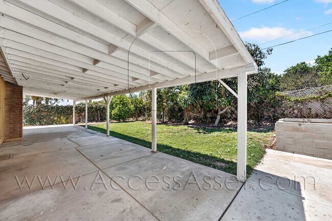 Building Photo - Charming 4 Bedroom Home with Private Yard & Garage Parking