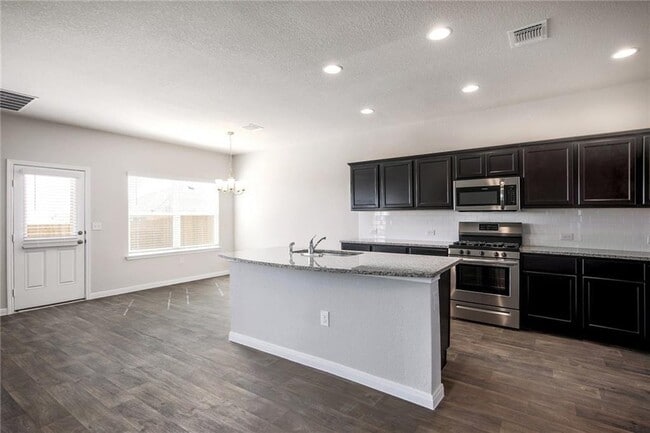 Building Photo - 13935 Belzer Dr
