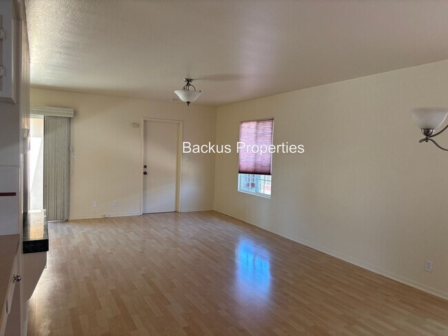 Building Photo - 209 La Mesa Dr