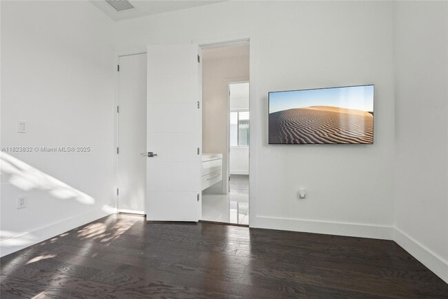 Building Photo - 10445 NW 68th Terrace