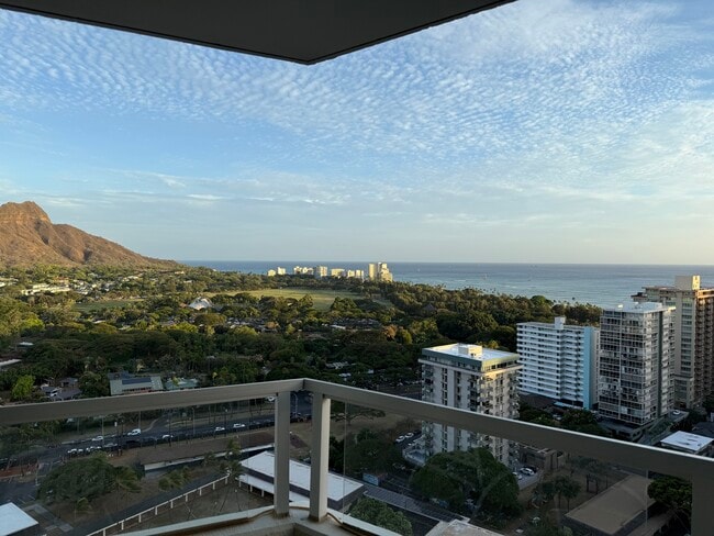 Building Photo - 2600 Pualani Way