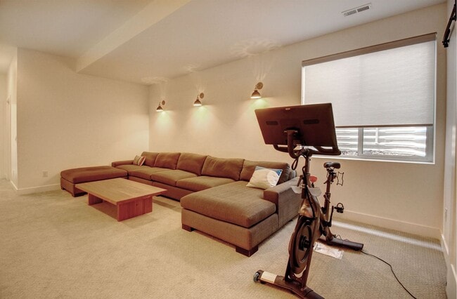 Building Photo - Luxury Living in the heart of Platte Park, 5bds, 4bas - Custom Finishes around every corner