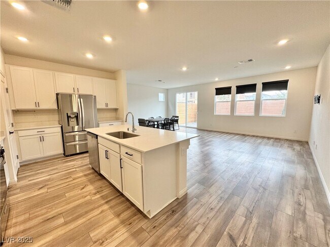 Building Photo - 6675 Ellery St
