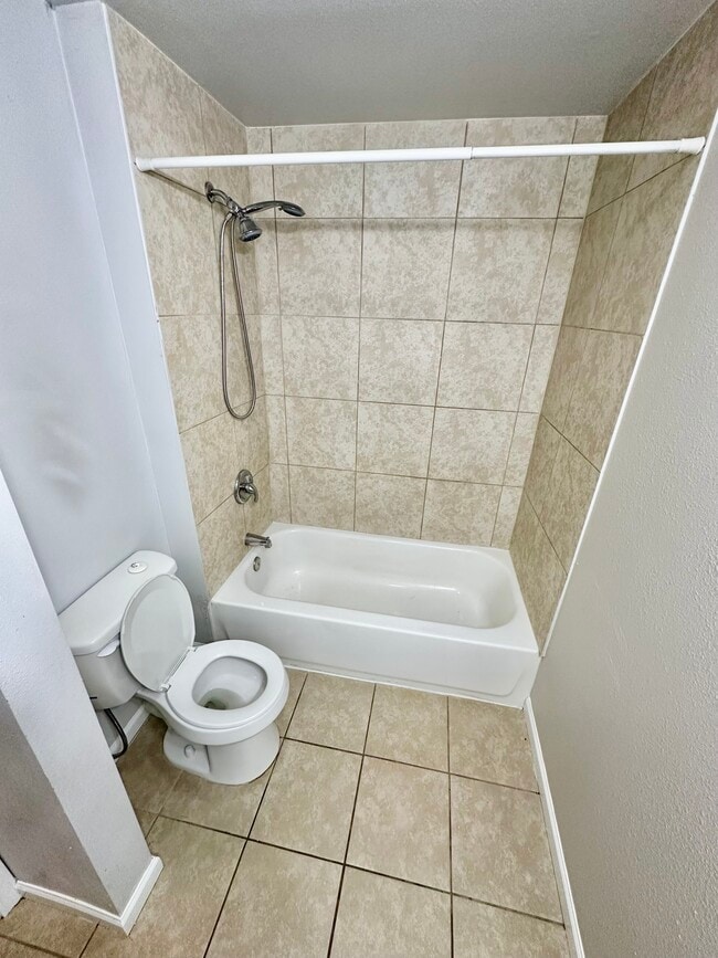 Building Photo - 947 E Augusta Ave