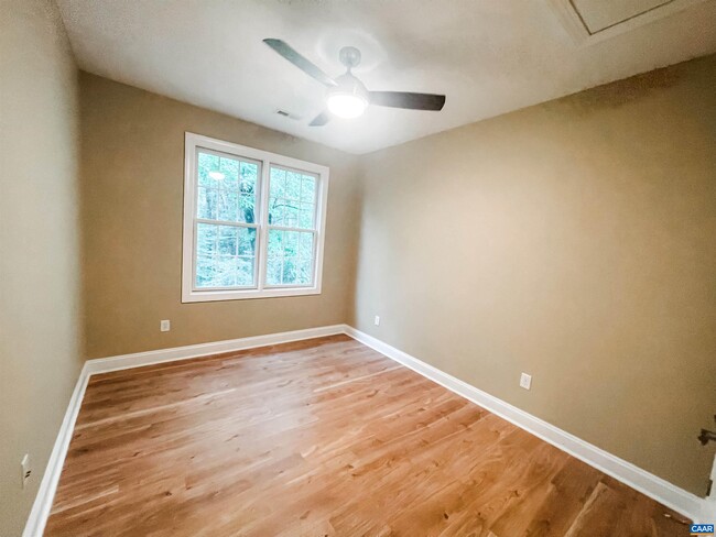 Building Photo - 164 Brookwood Dr