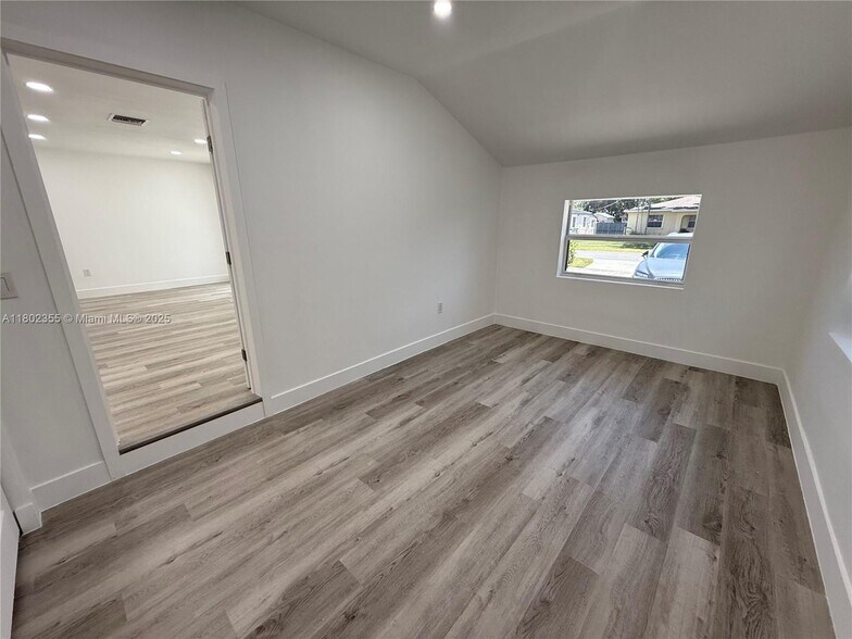 Building Photo - 6391 SW 39th St