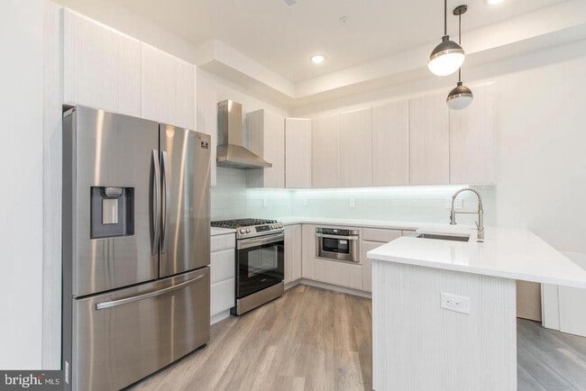 Building Photo - 90-94 E Laurel St