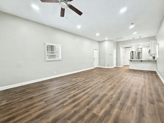 Building Photo - 960 Sims St SW