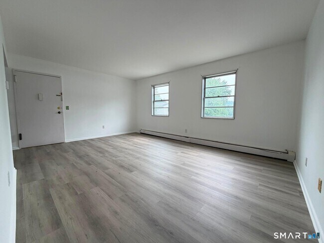 Building Photo - 18 Fairview Dr