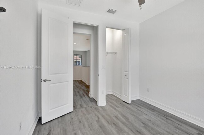 Building Photo - 11549 SW 13th Ct