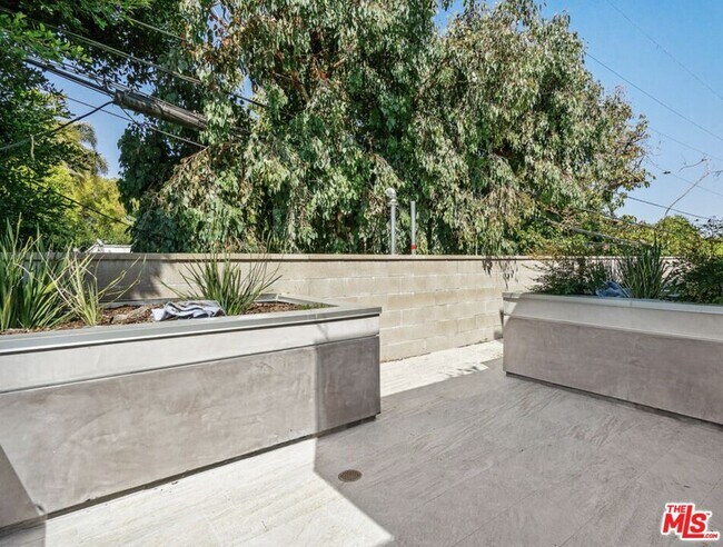 Building Photo - 2336 Westwood Blvd