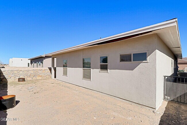 Building Photo - 5913 Ruidoso Downs St