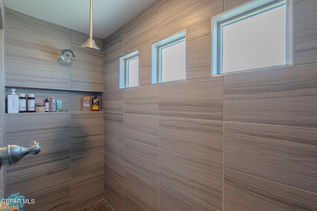 Building Photo - 305 Del Palmar