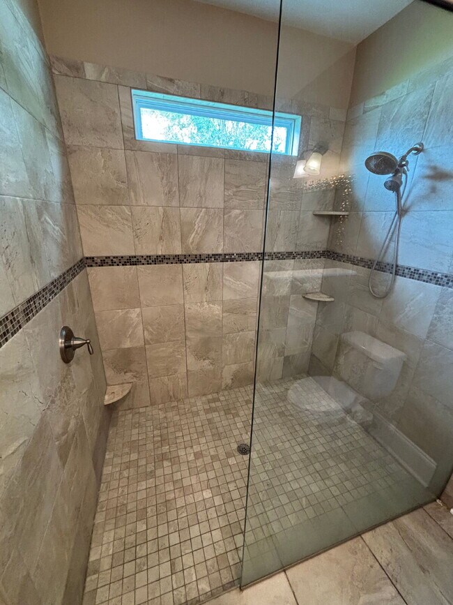 Building Photo - Charming 3-Bedroom Home in Southwood – Spacious Living & Oversized Backyard! Wash/Dryer on site