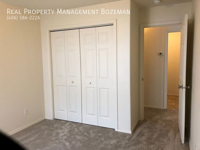 Building Photo - 1112 Longbow Ln