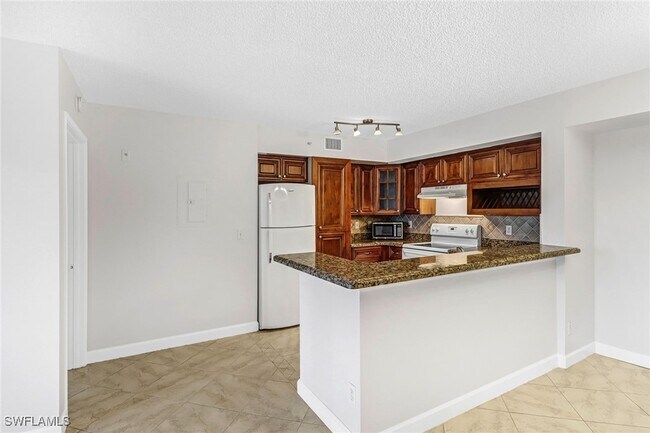 Building Photo - 1240 Wildwood Lakes Blvd