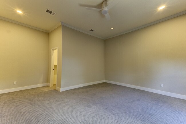Building Photo - 6749 Fortune Rd