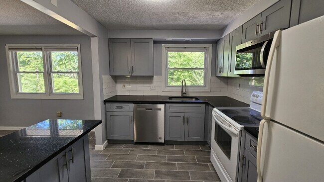 Building Photo - 342 Dunfey Ln