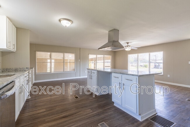 Building Photo - 7449 Malone Rd