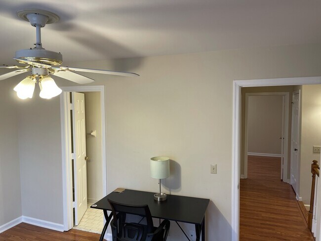 Building Photo - 2629 Blakemore Ave