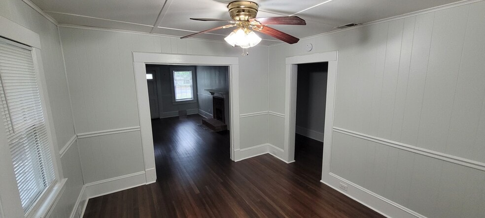 Building Photo - 923 Rosewood Pl