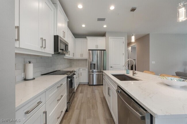 Building Photo - 2560 Seychelles Dr