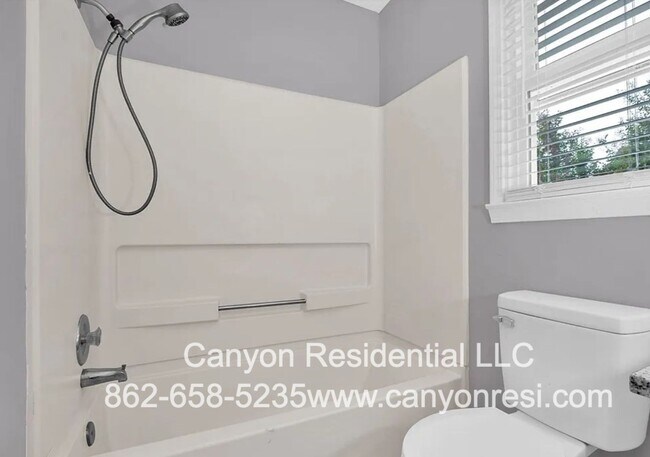 Building Photo - Beautiful home with 3 bedrooms!