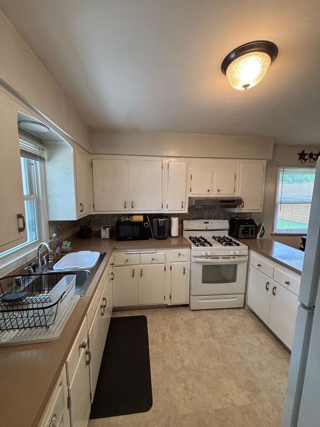 Building Photo - Spacious 3-Bedroom Home in Timmerman West,...