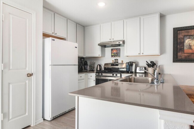 Building Photo - Charming 3BR House in San Antonio