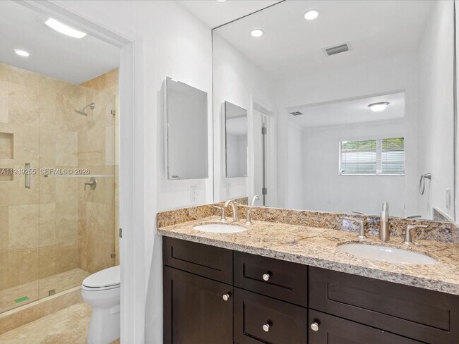 Building Photo - 911 Pizarro St