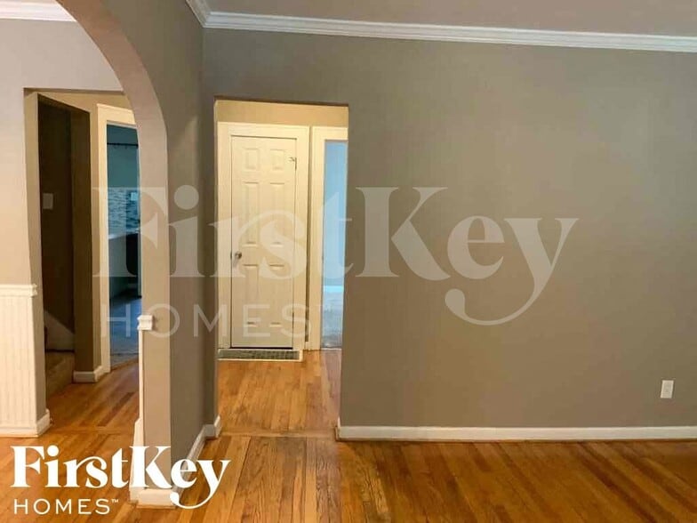 Building Photo - 600 Larkin Ave