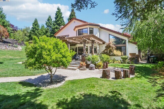 Building Photo - 3745 Deer Trail Ct