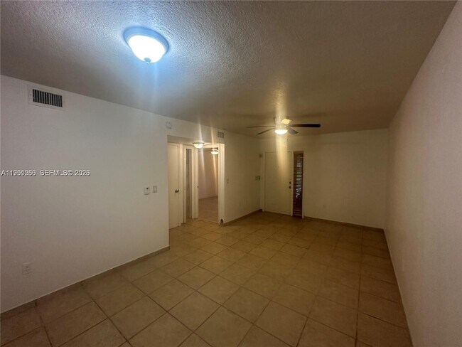 Building Photo - 2721 SE 12th Pl