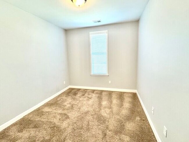 Building Photo - Olive Branch 4 Bedroom 2 Bath Home-Great Schools