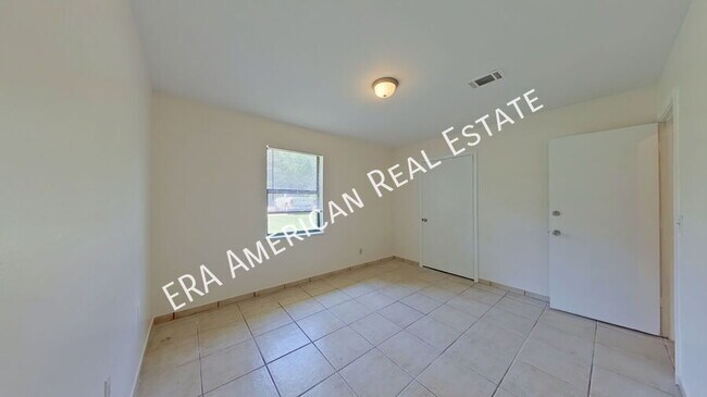 Building Photo - 160 Twin Trees Dr