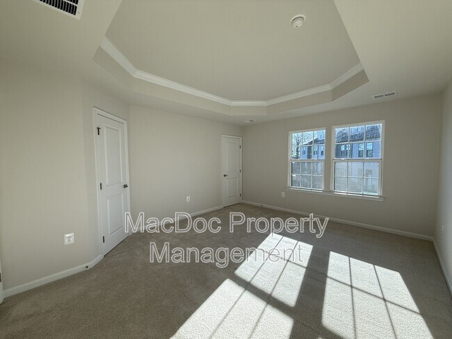 Building Photo - 1100 Rampart Dr