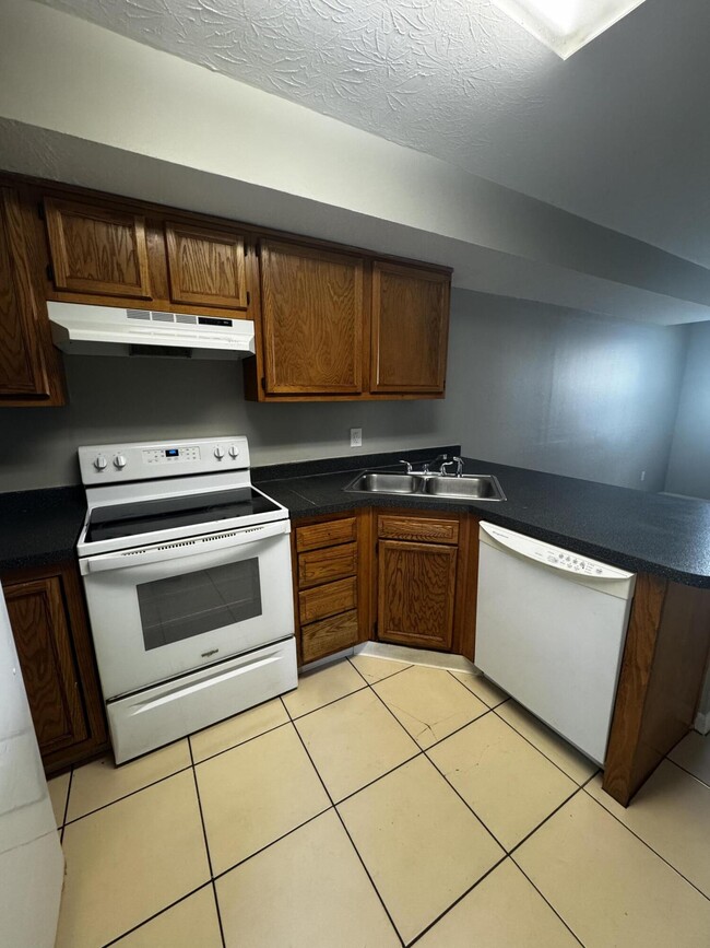 Building Photo - 230 Mousas Way