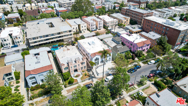 Building Photo - 132 S Kenmore Ave