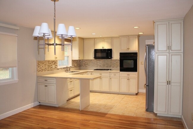 Building Photo - 61 Alton St